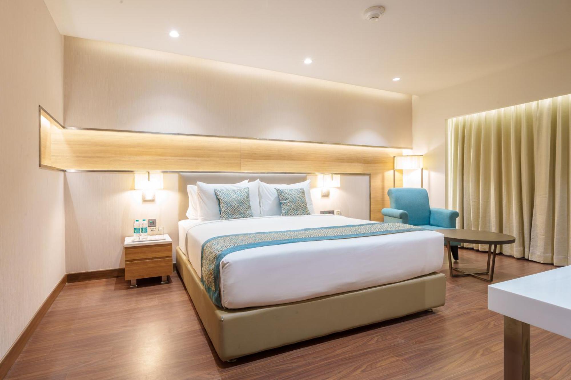 Pharos Hotels Chennai Exterior foto