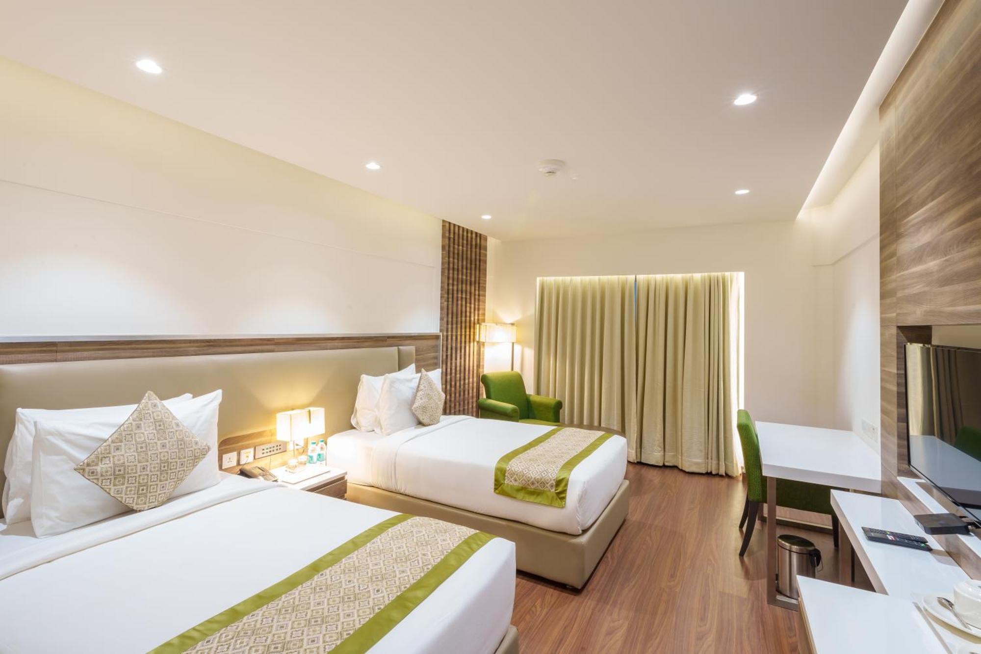 Pharos Hotels Chennai Exterior foto